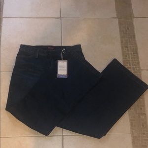 Levi’s slimming wide leg jeans.